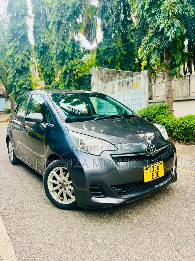 Toyota Ractis 2012 Black