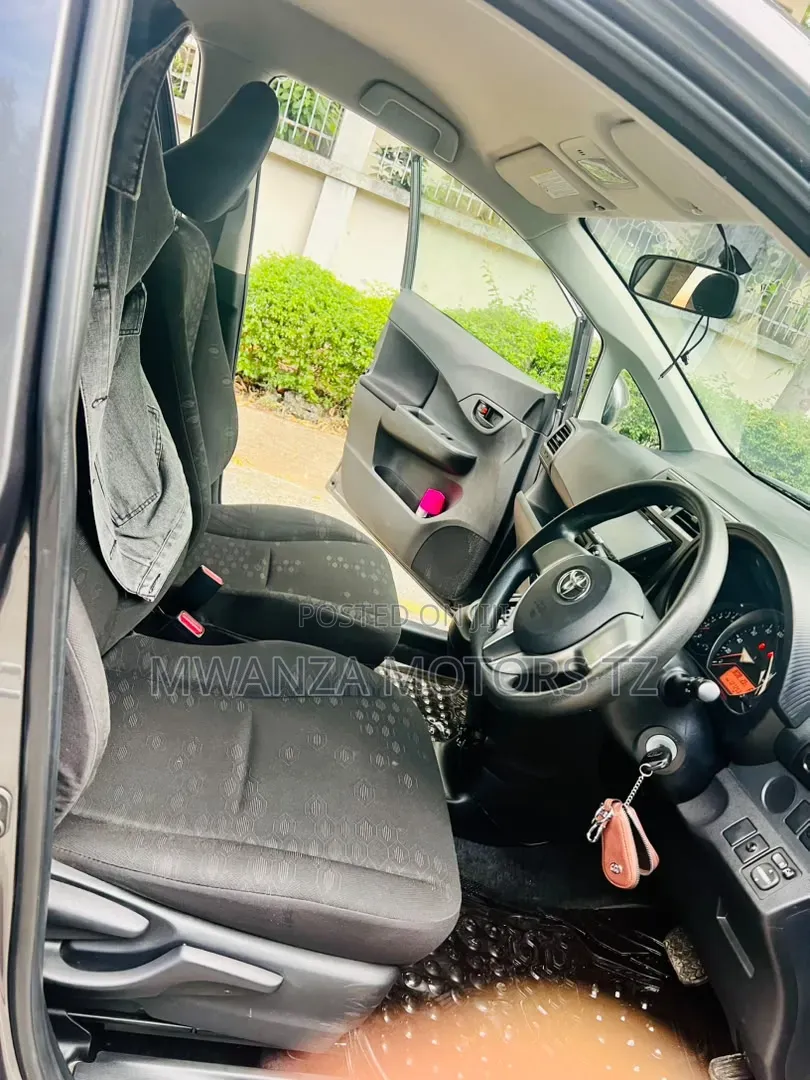 Toyota Ractis 2012 Black