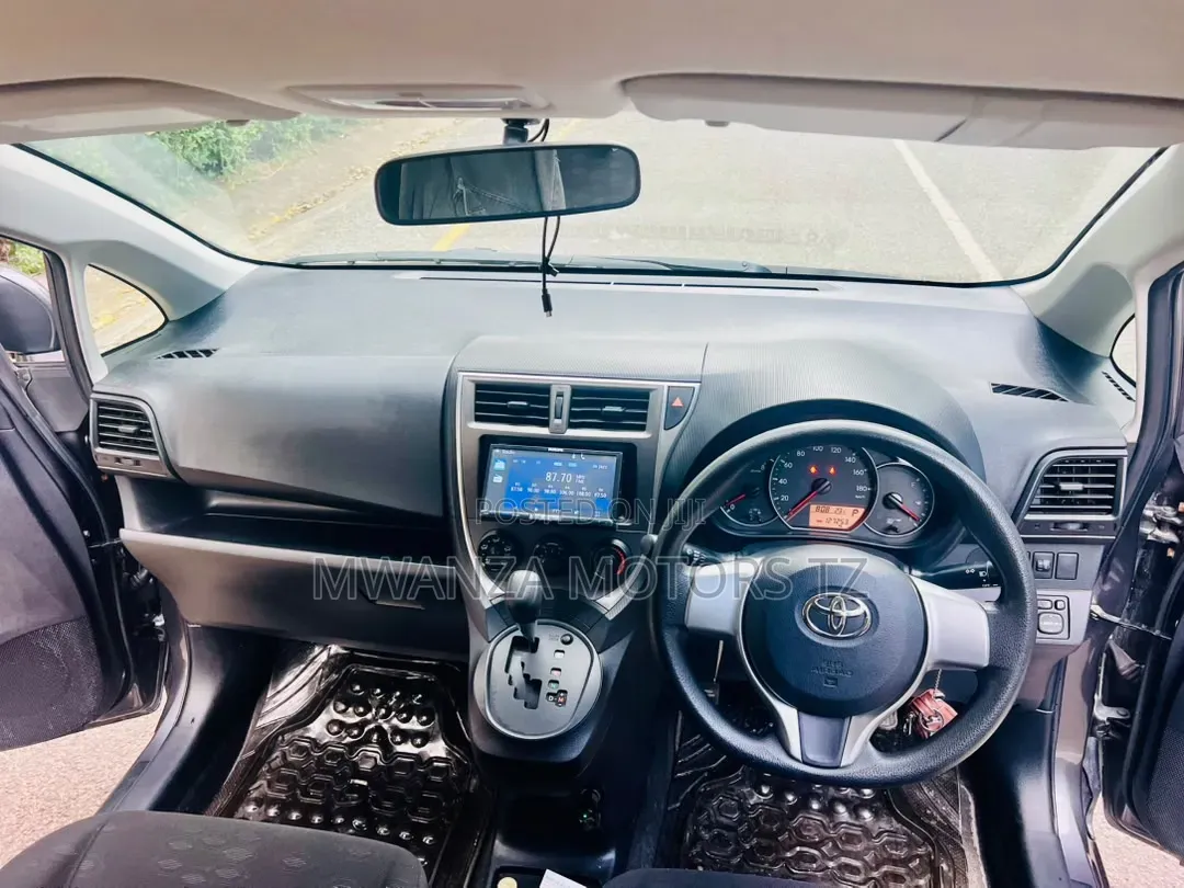 Toyota Ractis 2012 Black