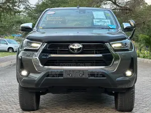 Toyota Hilux 2022 Gray
