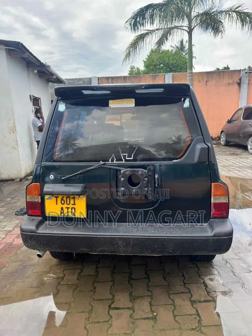 Suzuki Escudo 2005 Black