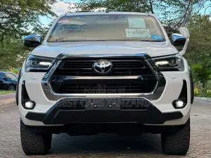 Toyota Hilux 2022 White