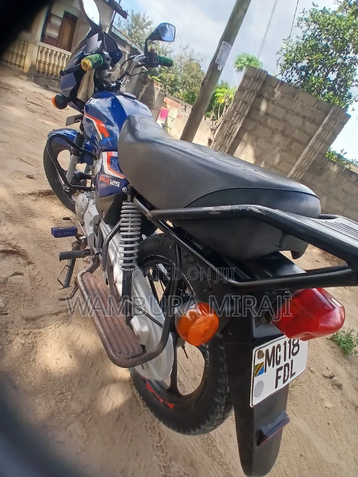 New TVS HLX 125 2025 Blue
