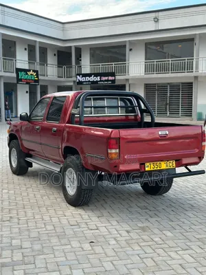 Toyota Hilux 2010 Maroon