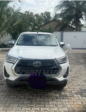 Toyota Hilux 2020 White