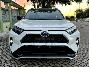 Toyota RAV4 Hybrid 2022 White