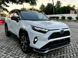 Toyota RAV4 Hybrid 2022 White