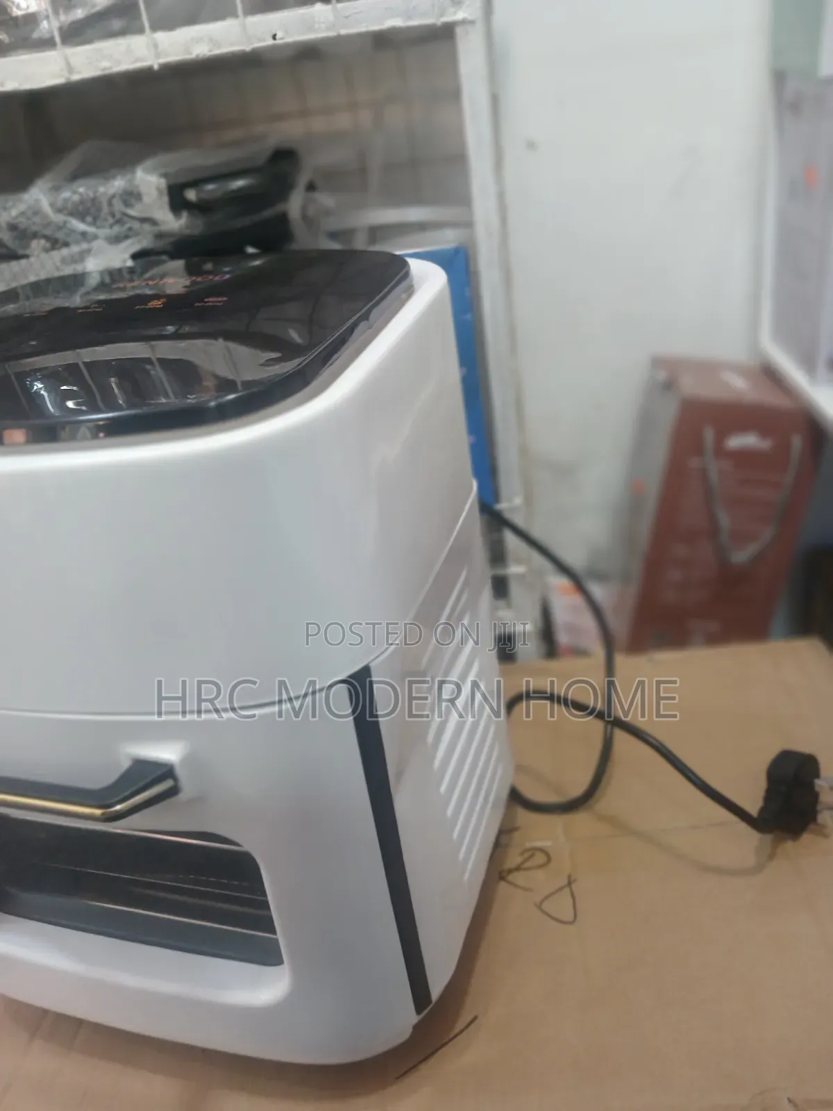 Brand New Air Fryer Oven (Box Chafu / Scratch Ndogo - Ofa Maalum!)