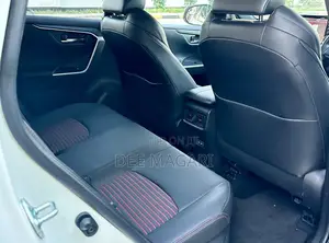 Toyota RAV4 Hybrid 2022 White