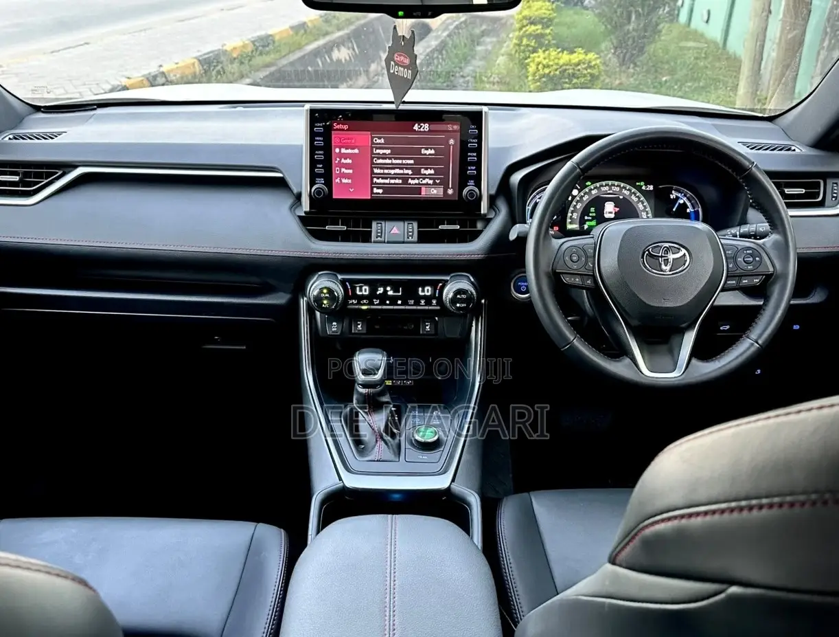 Toyota RAV4 Hybrid 2022 White