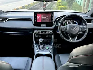 Toyota RAV4 Hybrid 2022 White