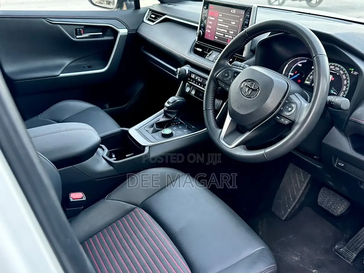 Toyota RAV4 Hybrid 2022 White