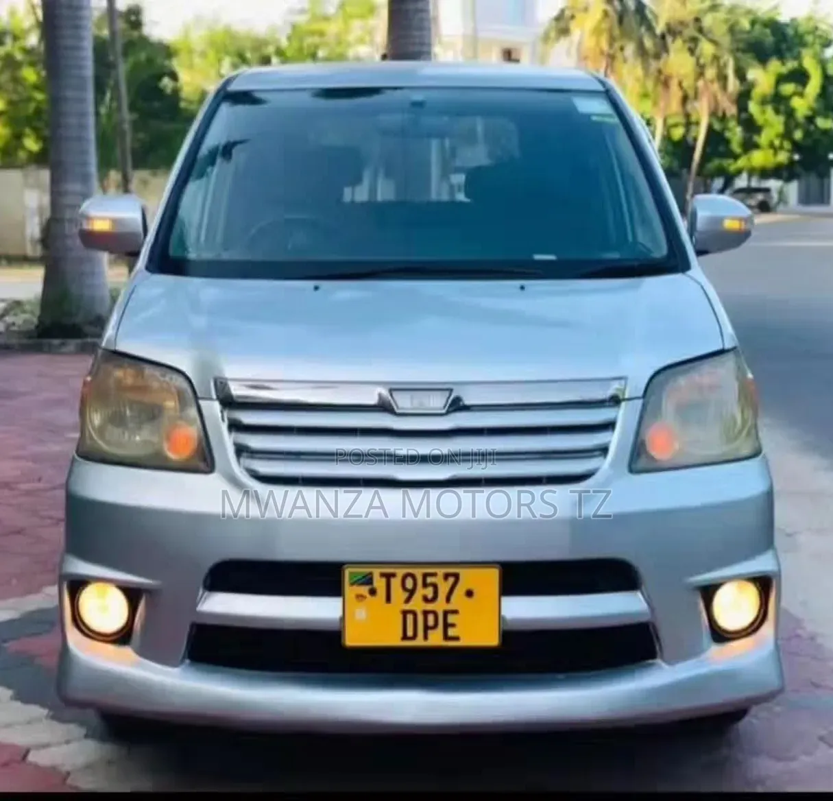 Toyota Noah 2006 Silver