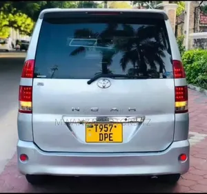 Toyota Noah 2006 Silver