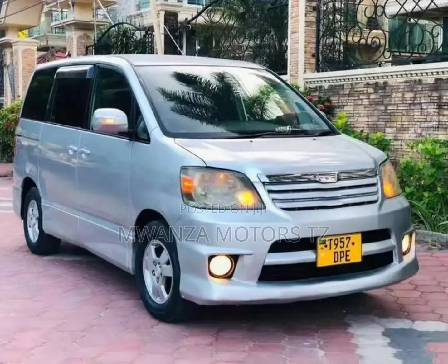 Toyota Noah 2006 Silver