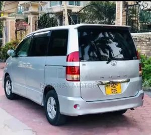 Toyota Noah 2006 Silver