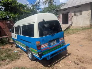 Toyota HiAce 2002 White