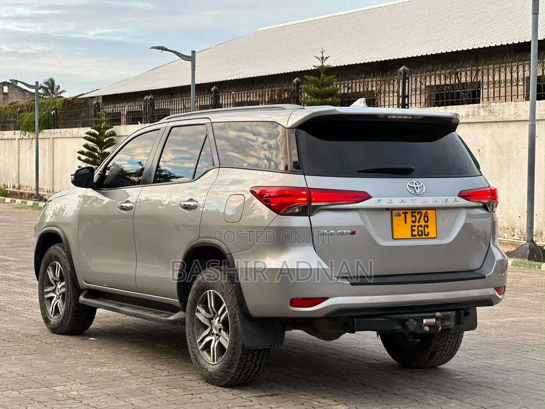 Toyota Fortuner 2.4 D AWD 2020 Gray