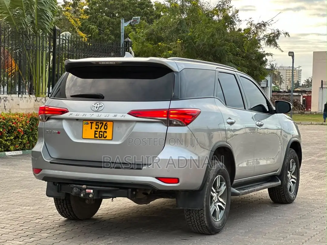 Toyota Fortuner 2.4 D AWD 2020 Gray