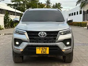Toyota Fortuner 2.4 D AWD 2020 Gray