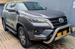 Toyota Fortuner 2022 Gray