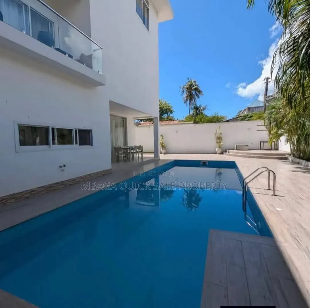 8bdrm House in Ada Estate for rent