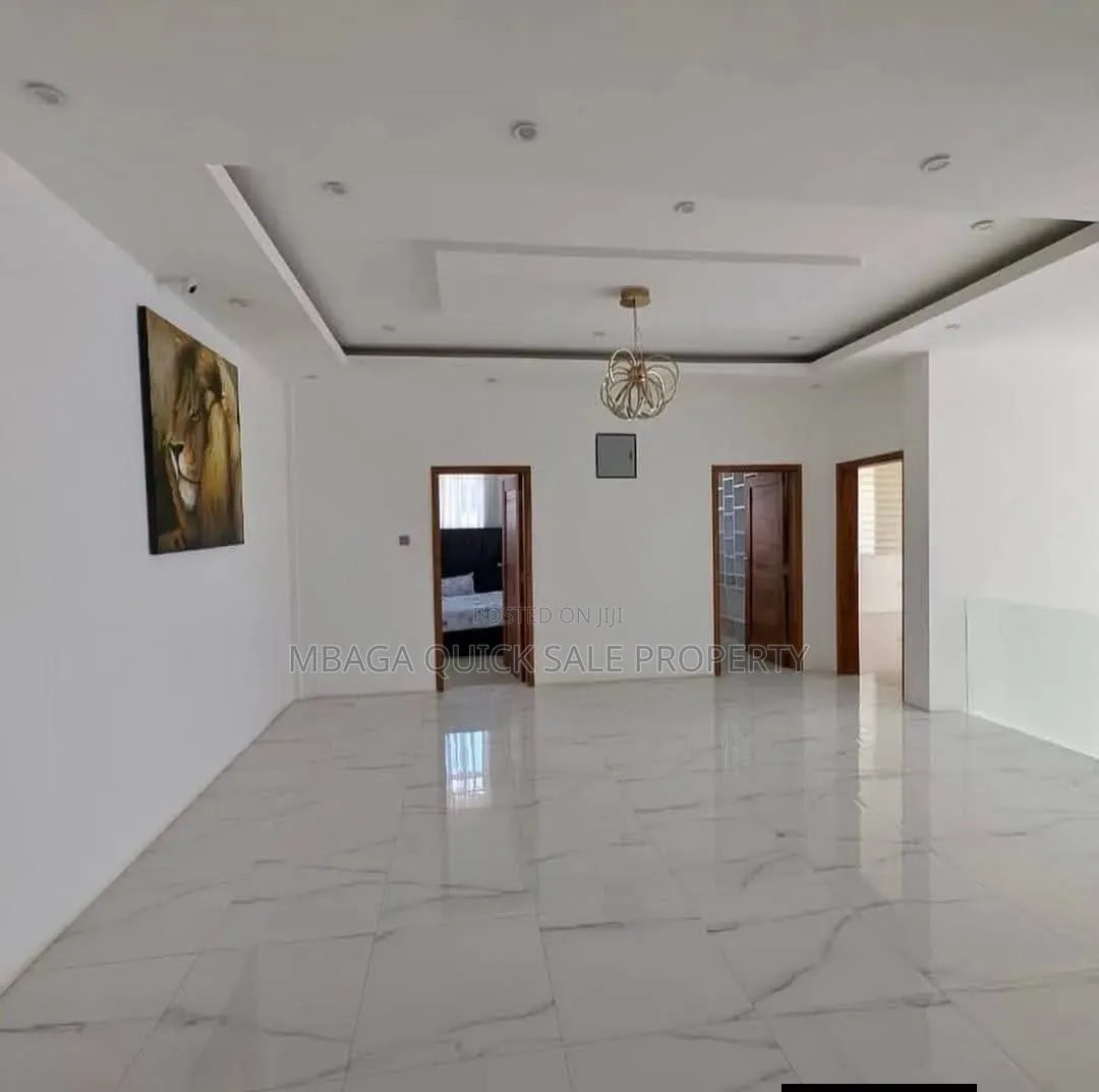 8bdrm House in Ada Estate for rent