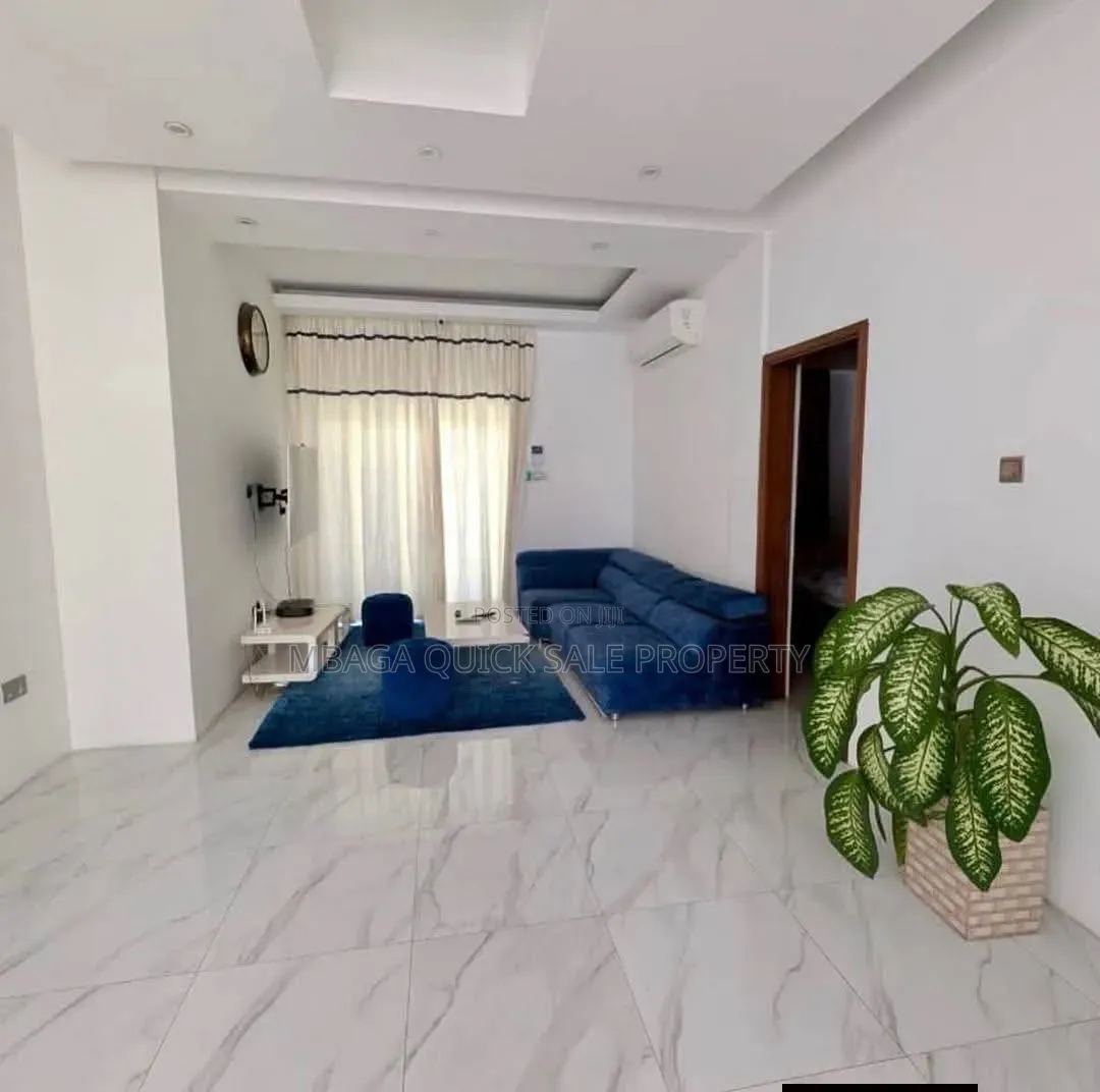 8bdrm House in Ada Estate for rent