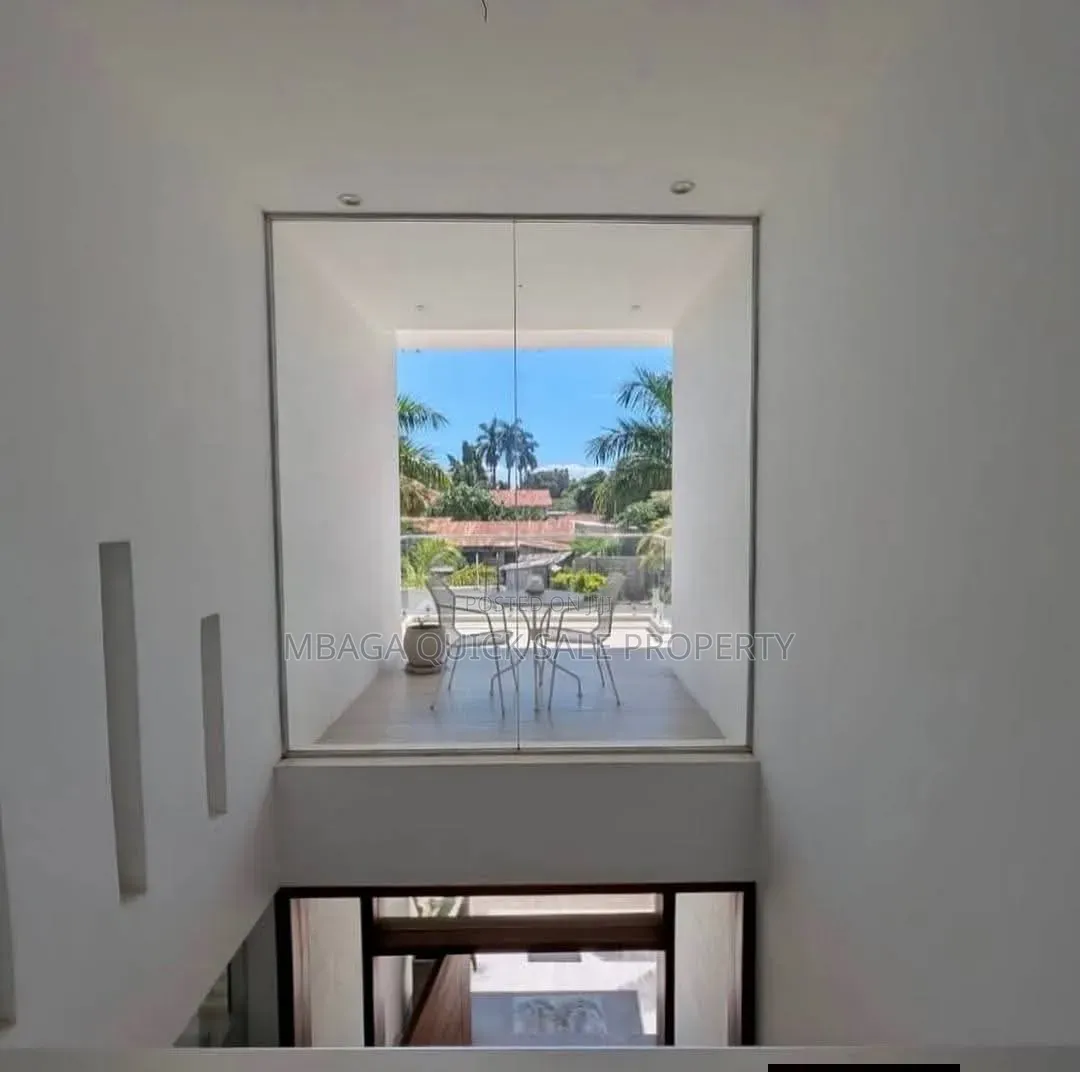 8bdrm House in Ada Estate for rent