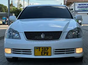 Toyota Crown Royale 2005 White