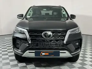 Toyota Fortuner 2021 Black