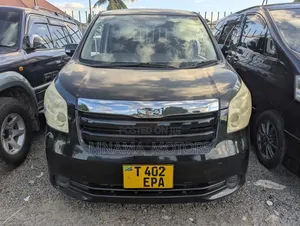Toyota Noah 2.0 143hp FWD (8 Seater) 2008 Black