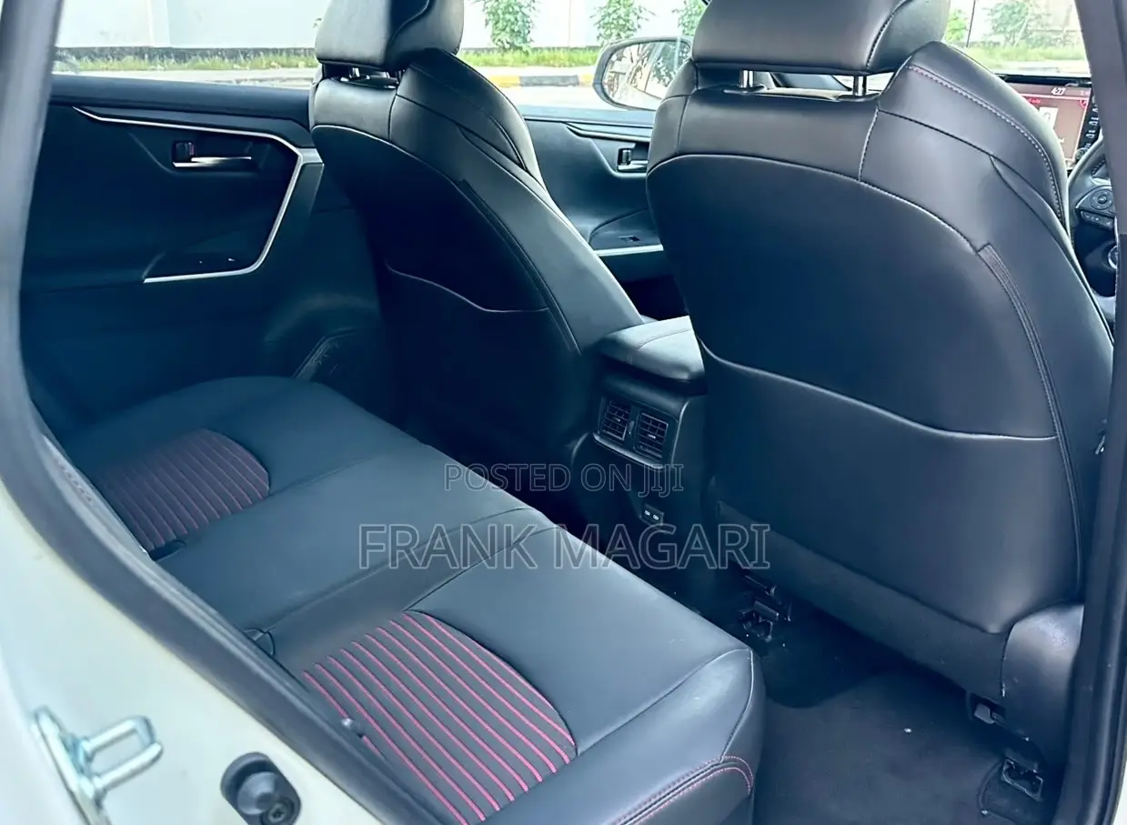 Toyota RAV4 Hybrid 2022 White