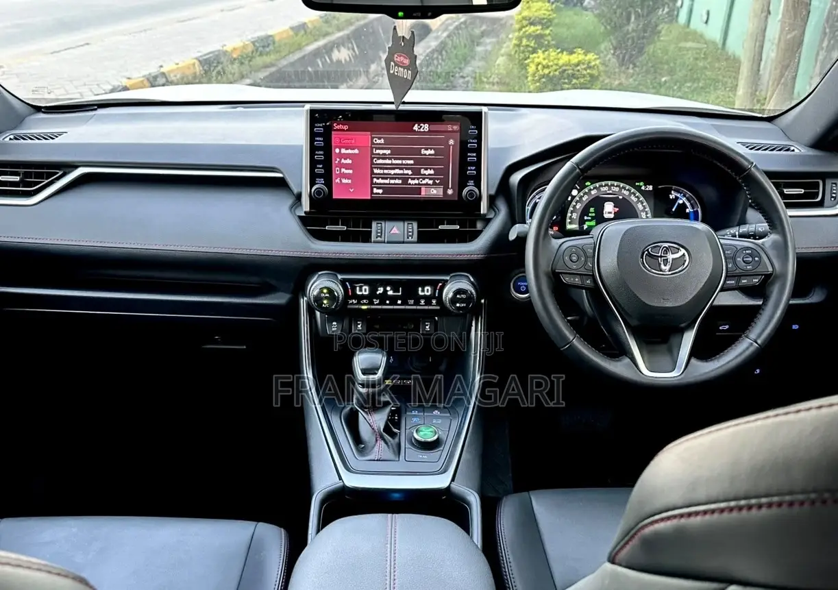 Toyota RAV4 Hybrid 2022 White