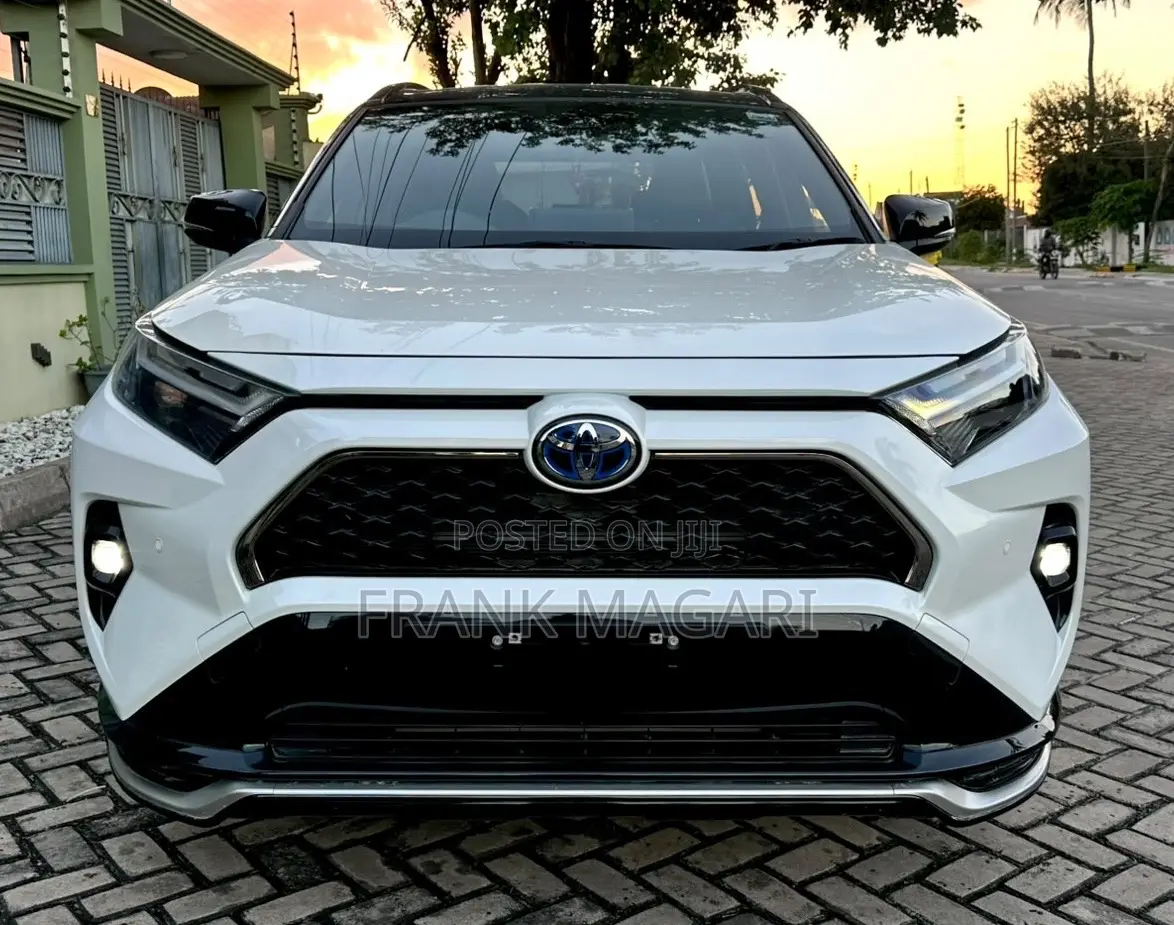 Toyota RAV4 Hybrid 2022 White