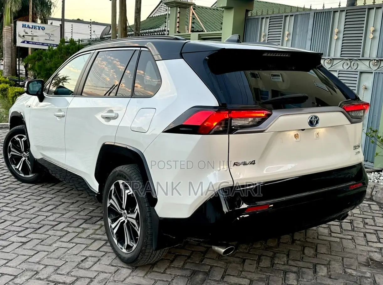 Toyota RAV4 Hybrid 2022 White
