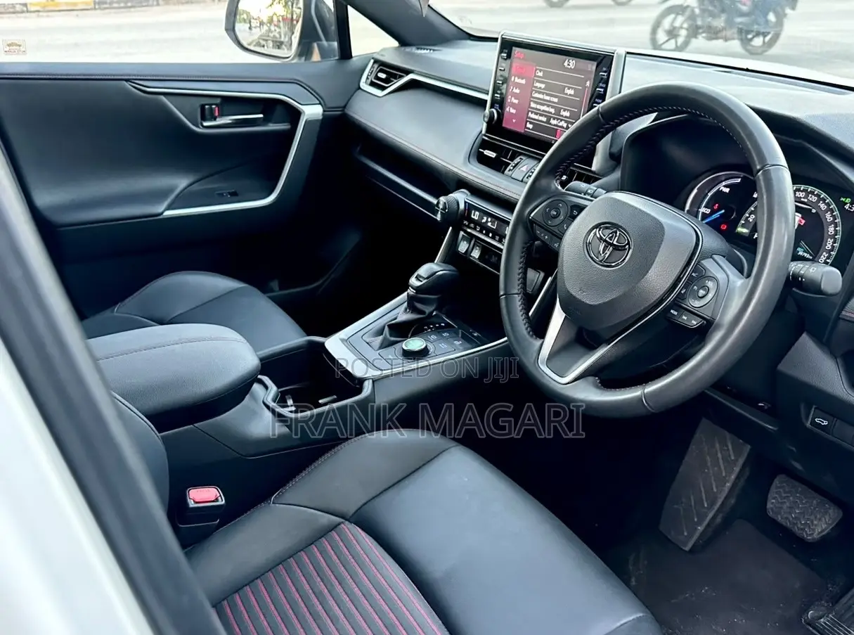 Toyota RAV4 Hybrid 2022 White