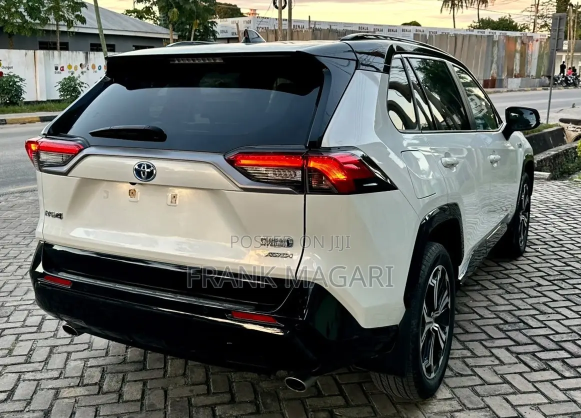 Toyota RAV4 Hybrid 2022 White
