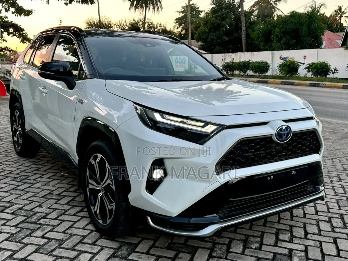 Toyota RAV4 Hybrid 2022 White