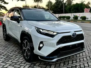Toyota RAV4 Hybrid 2022 White