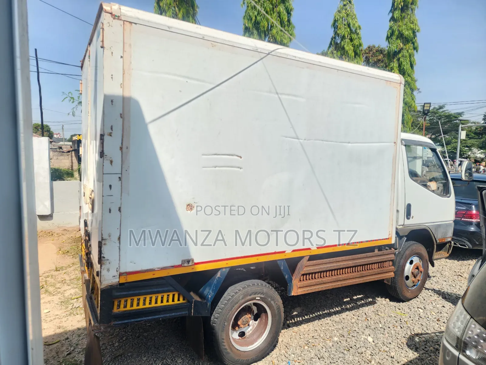 Mitsubishi Canter 1999 White