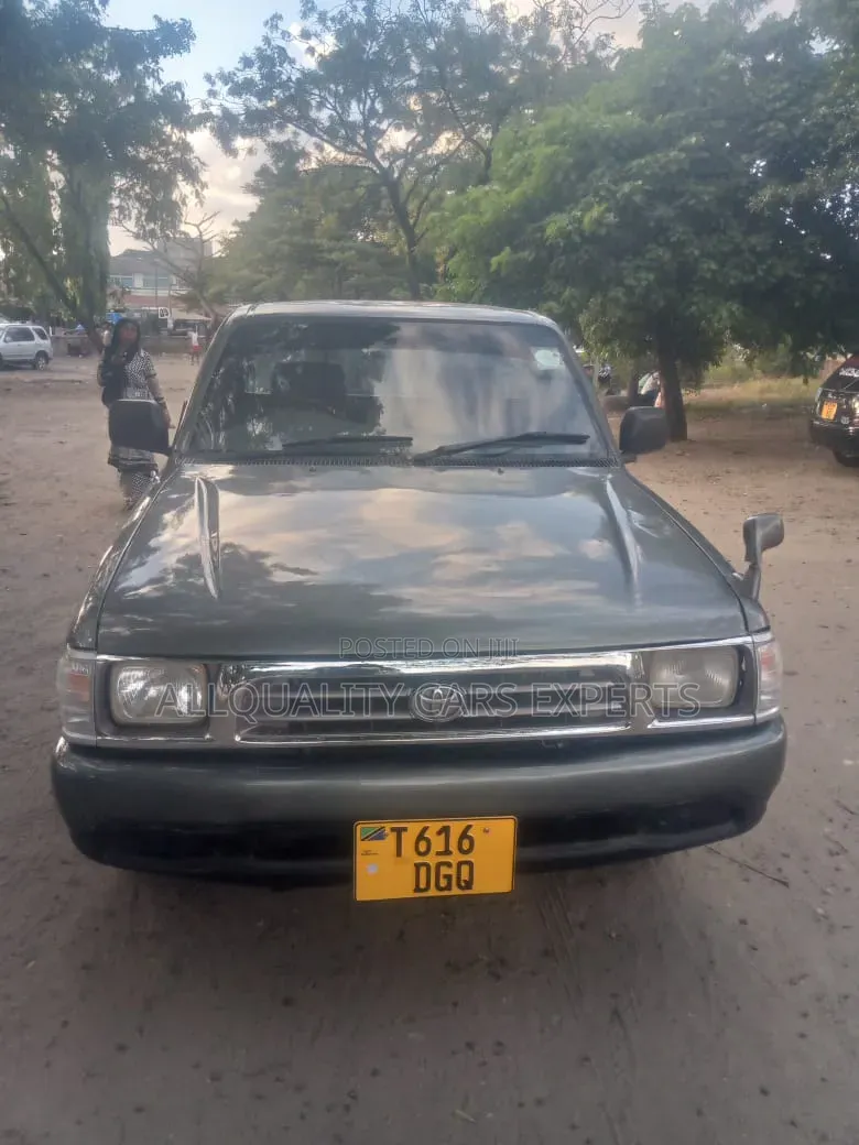 Toyota Hilux 1997 Gray