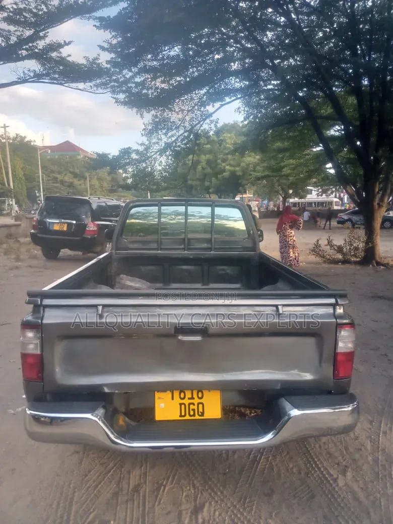 Toyota Hilux 1997 Gray
