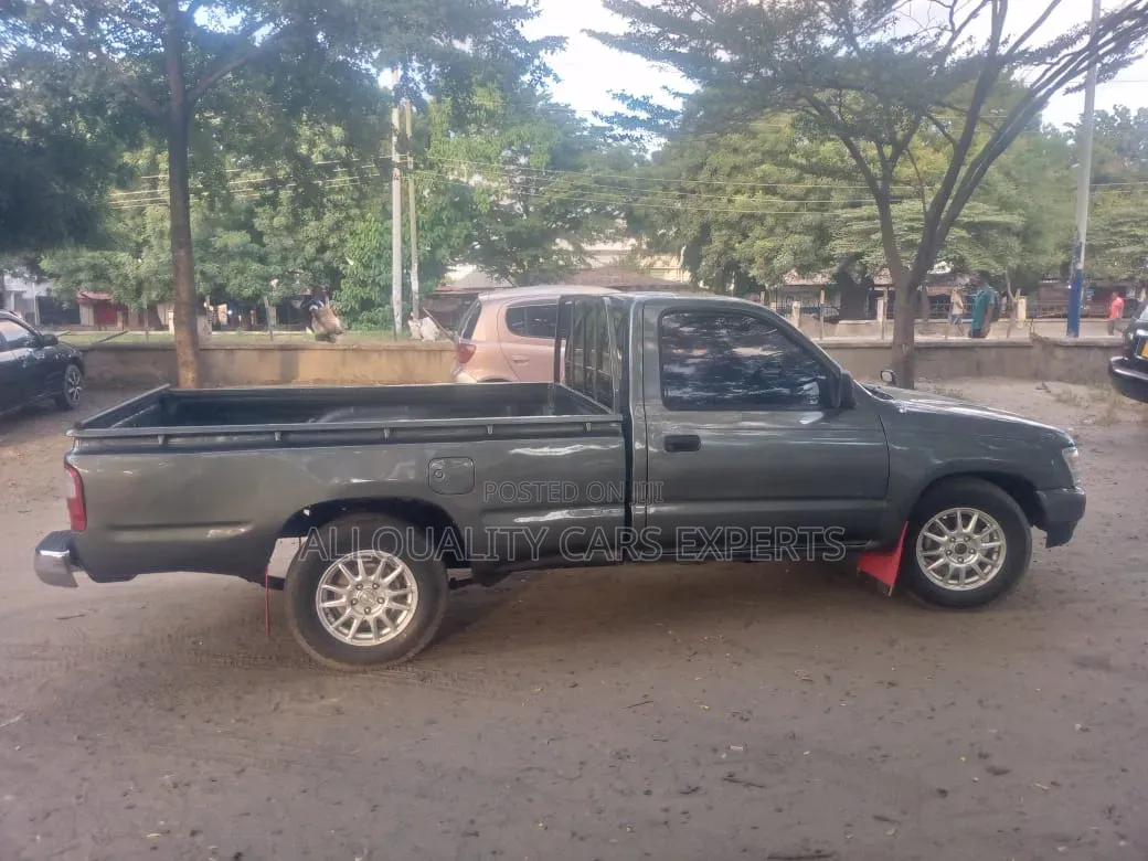Toyota Hilux 1997 Gray