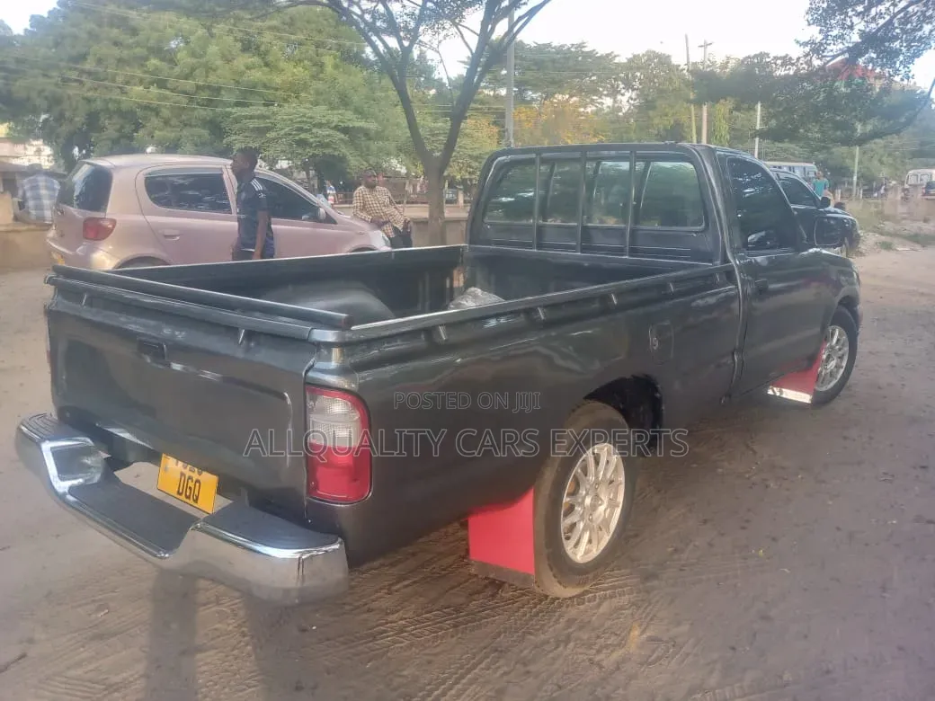 Toyota Hilux 1997 Gray