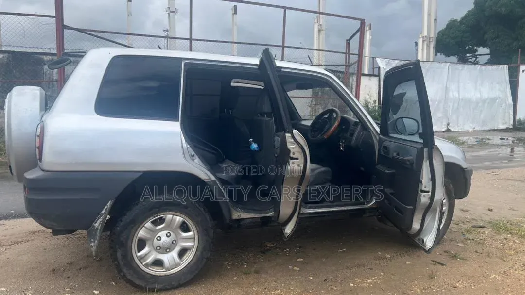 Toyota RAV4 1999 Silver