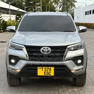 Toyota Fortuner 2022 Silver