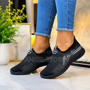 Raba Kali Ya Jinsia Zote . Comfortable Casual Wear Closed Shoe