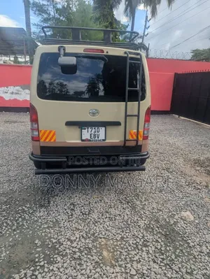 Toyota HiAce 2008 Yellow