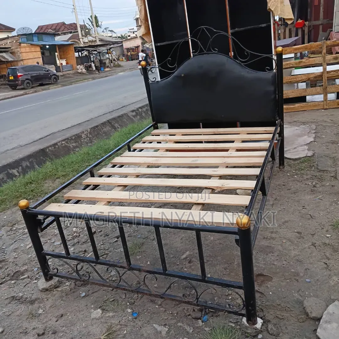 Kitanda Cha 4kwa6 Used Clean